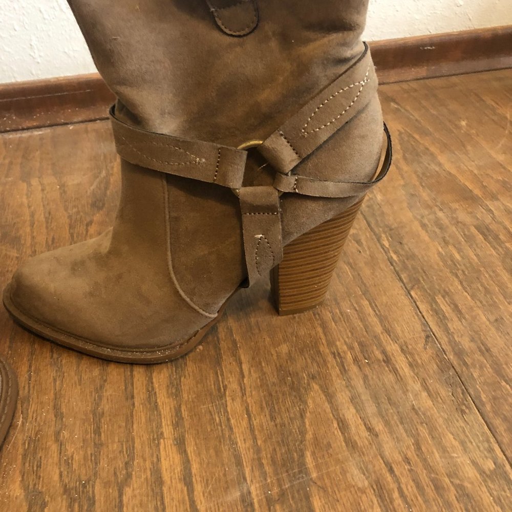 Boots - Picture 2 of 4